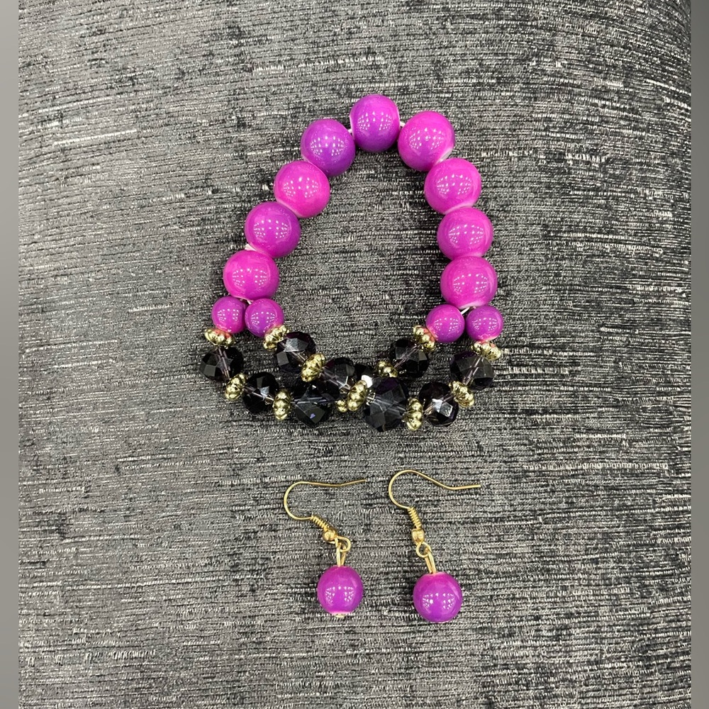 Beaded stretch bracelet and earring set. Purple/ double black 2 strand w/silver.